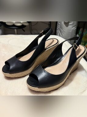 Arezzo black leather peep-toe espadrille wedges 🖤